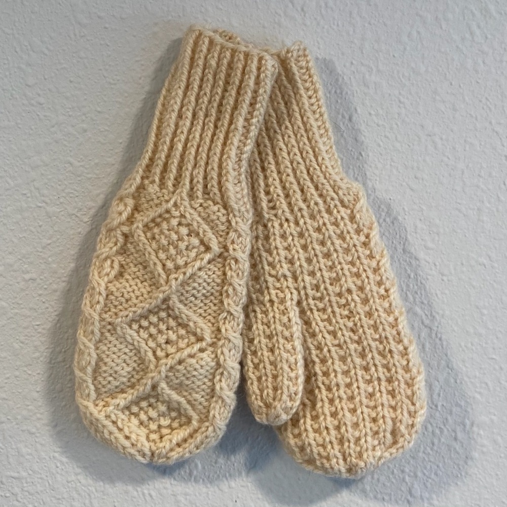 Adult wool mittens